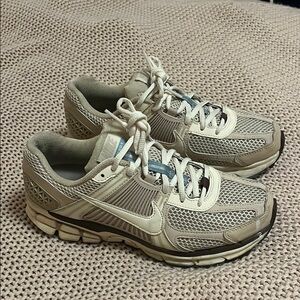 Nike Zoom Vomero 5’s in oatmeal
